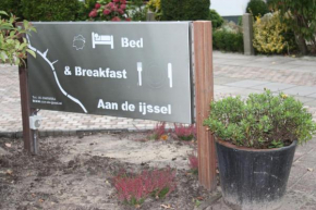 Гостиница Bed & Breakfast 'Aan de IJssel'  Зволле